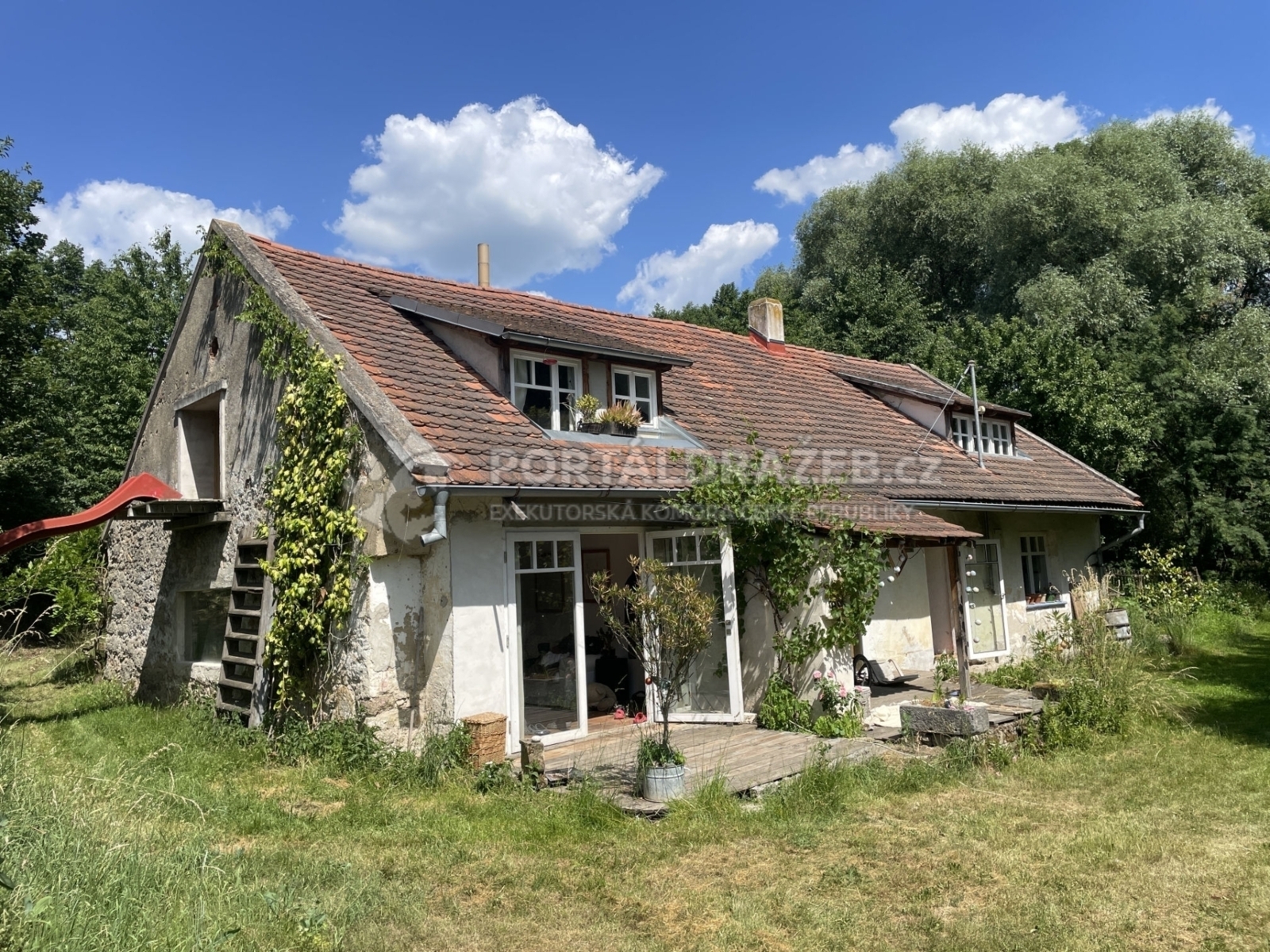 Rekreační objekt a pozemky - obec Olbramovice a Vrchotovy Janovice (okres Benešov) - podíl 1/2 !!!