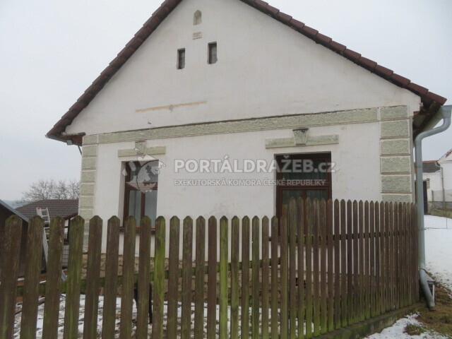 Spoluvlastnický podíl id. 1/2 rodinného domu s pozemky v Protivíně - část Myšenec, okr. Písek