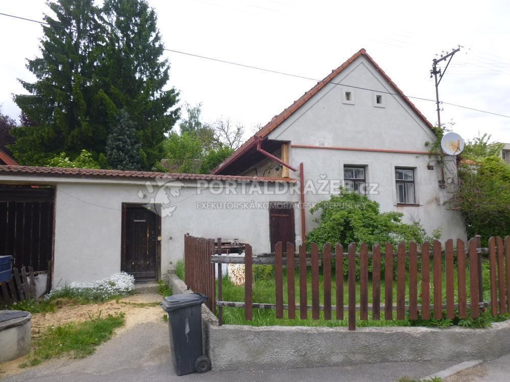 Rodinný dům a podíl na pozemcích v obci Myslkovice, okr. Tábor
