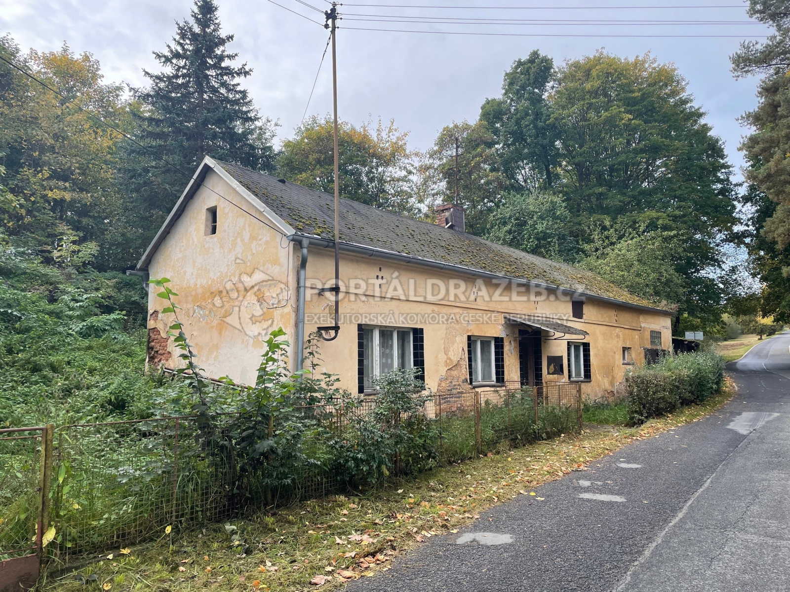 ideální podíl 1/2 rodinného domu v k.ú. Nečtiny,