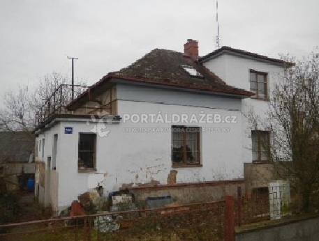 1.DJ - Podíl 1/3 rodinného domu se zahradou v