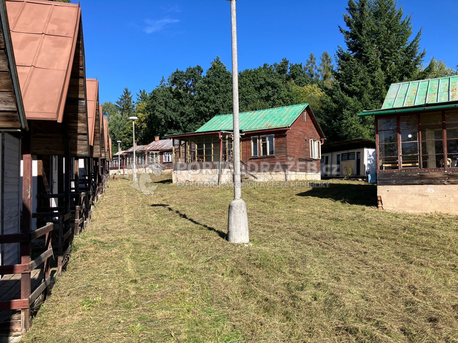 Bývalý rekreační areál (pozemky a stavby) v obci Bílé Poličany a Doubravice, Trutnov