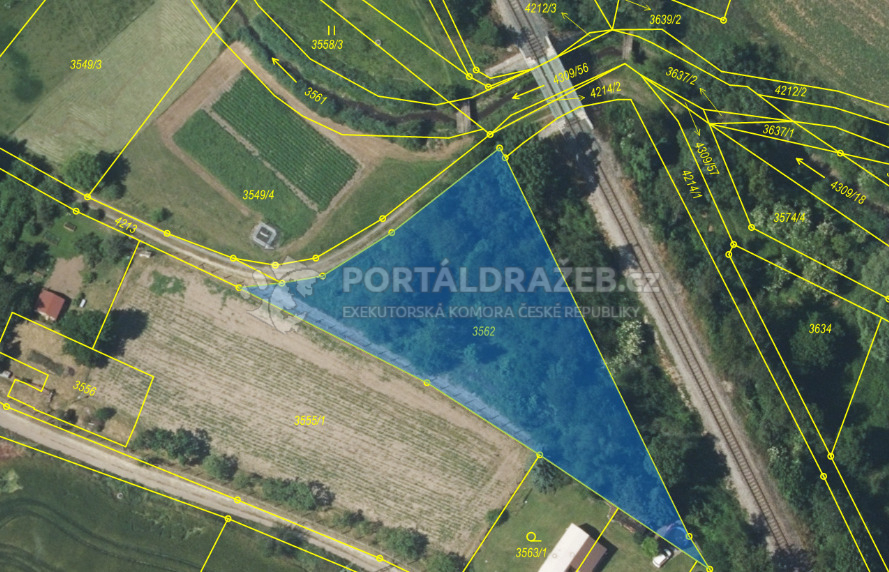Dražba spoluvlastnického podílu ve výši 1/144 trvalém travním porostu, orné půdě, zahradě, Roudnice nad Labem