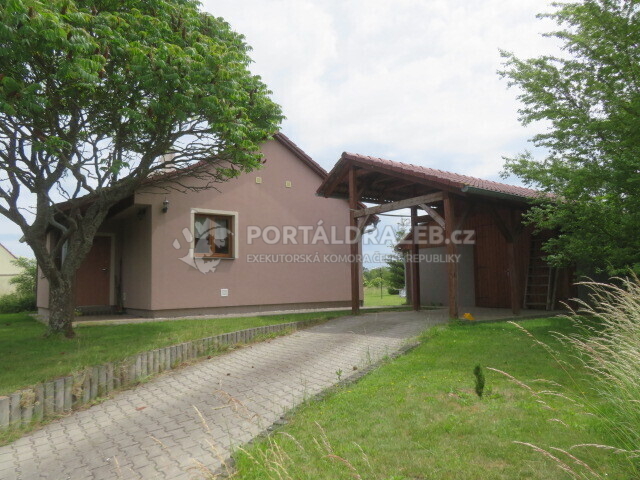 Rodinný dům s pozemkem o velikosti 1328m2, Plešnice