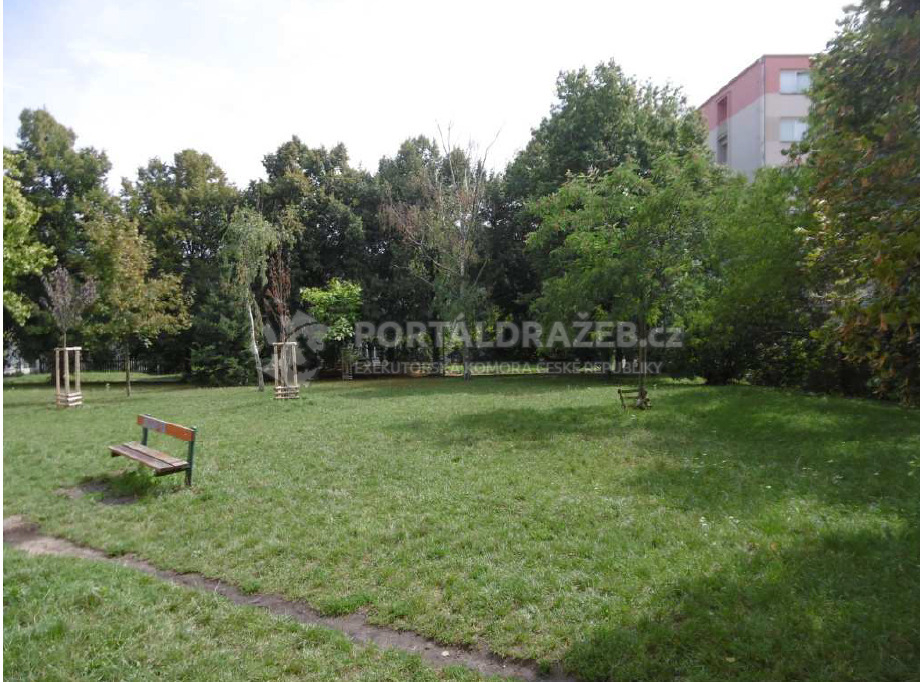 ideální podíl 1/2 pozemku- ostatní plocha v k.ú.