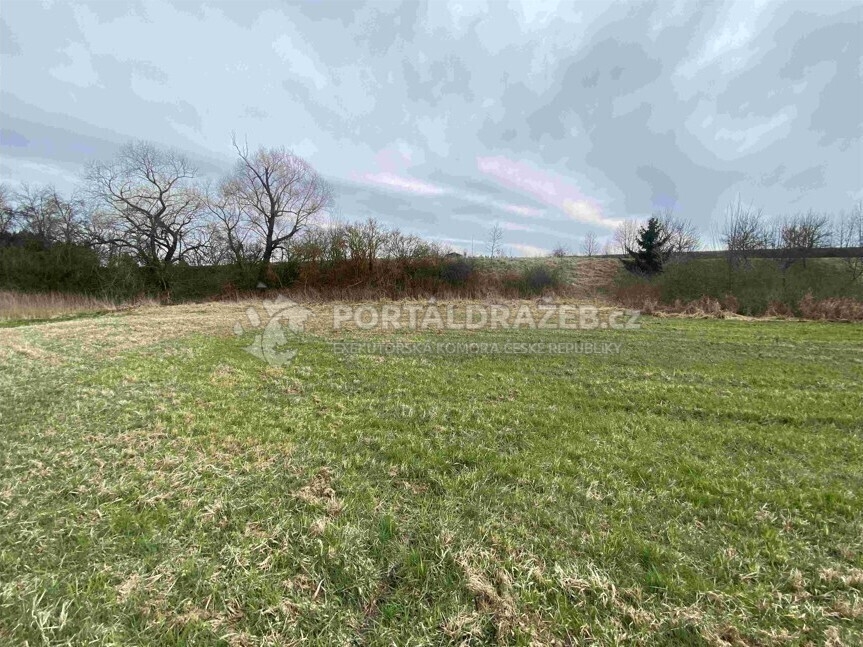 Pozemek o velikosti 823m2, Urbaneč