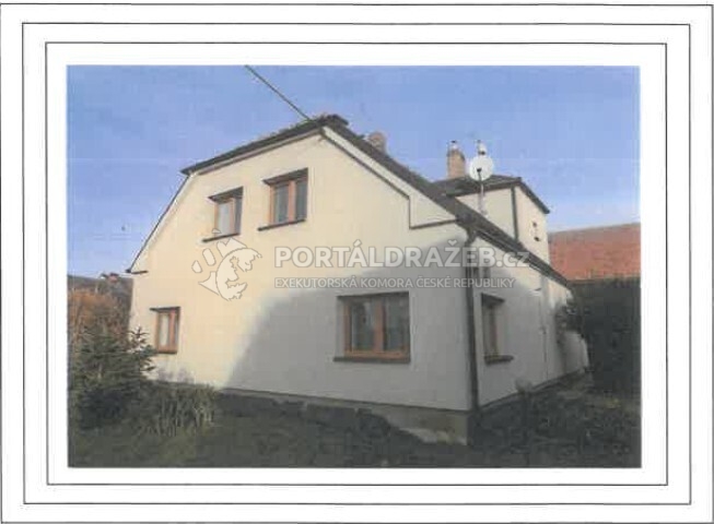 Dva sousedící rodinné domy s řeznickou přípravnou