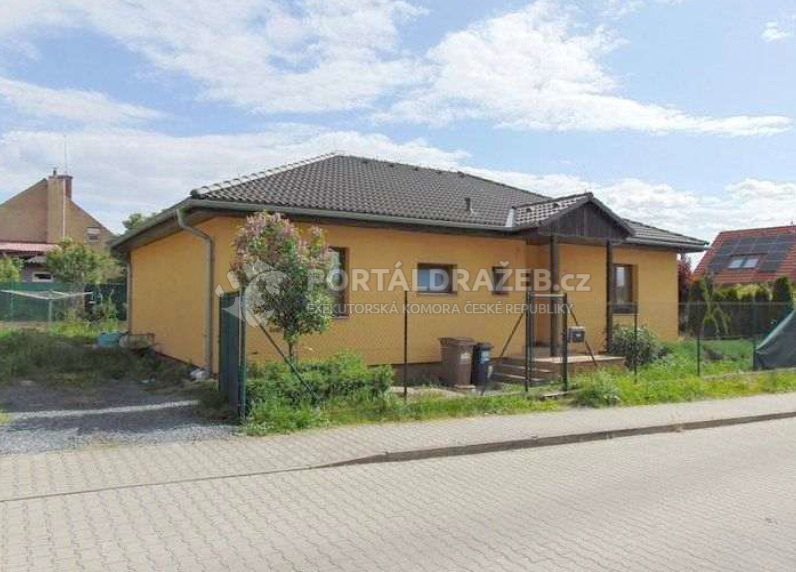 Rodinný dům, Postřižín