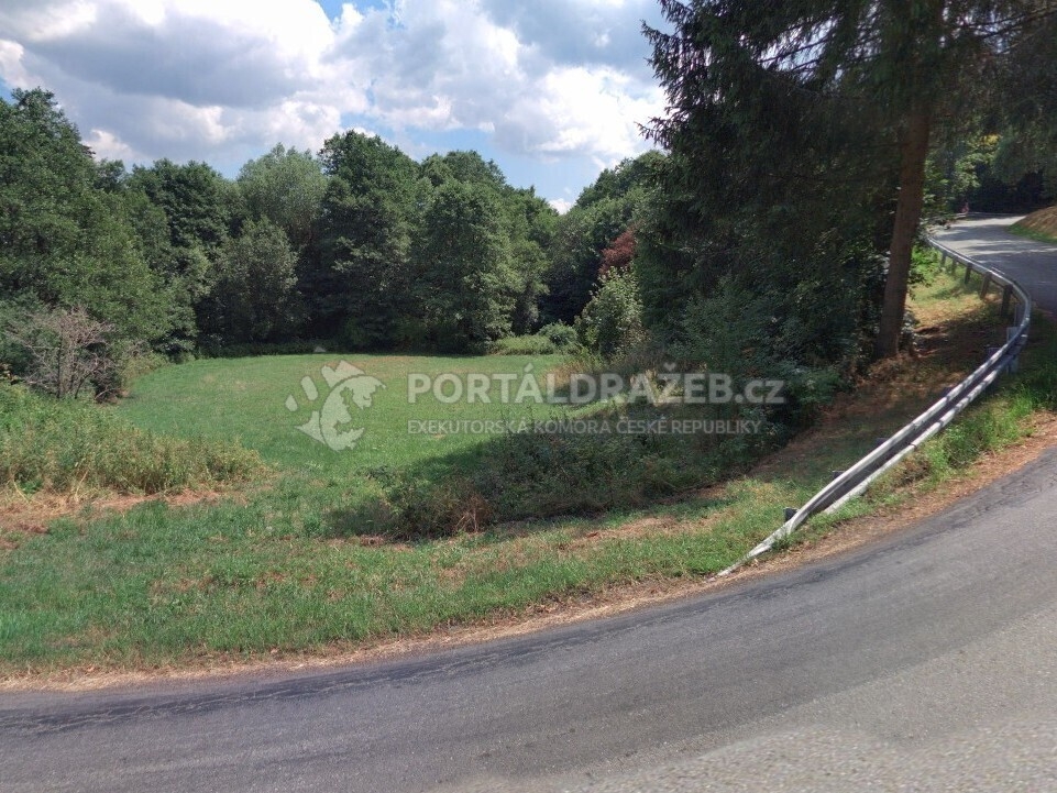 Pozemek o velikosti 2513m2, Lipová