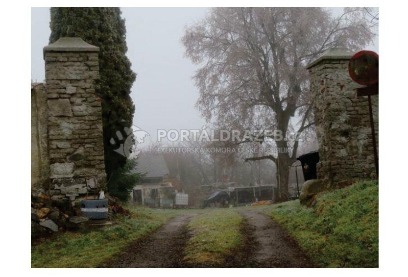 1/4 pozemku v obci Louka, část obce Jemnice,