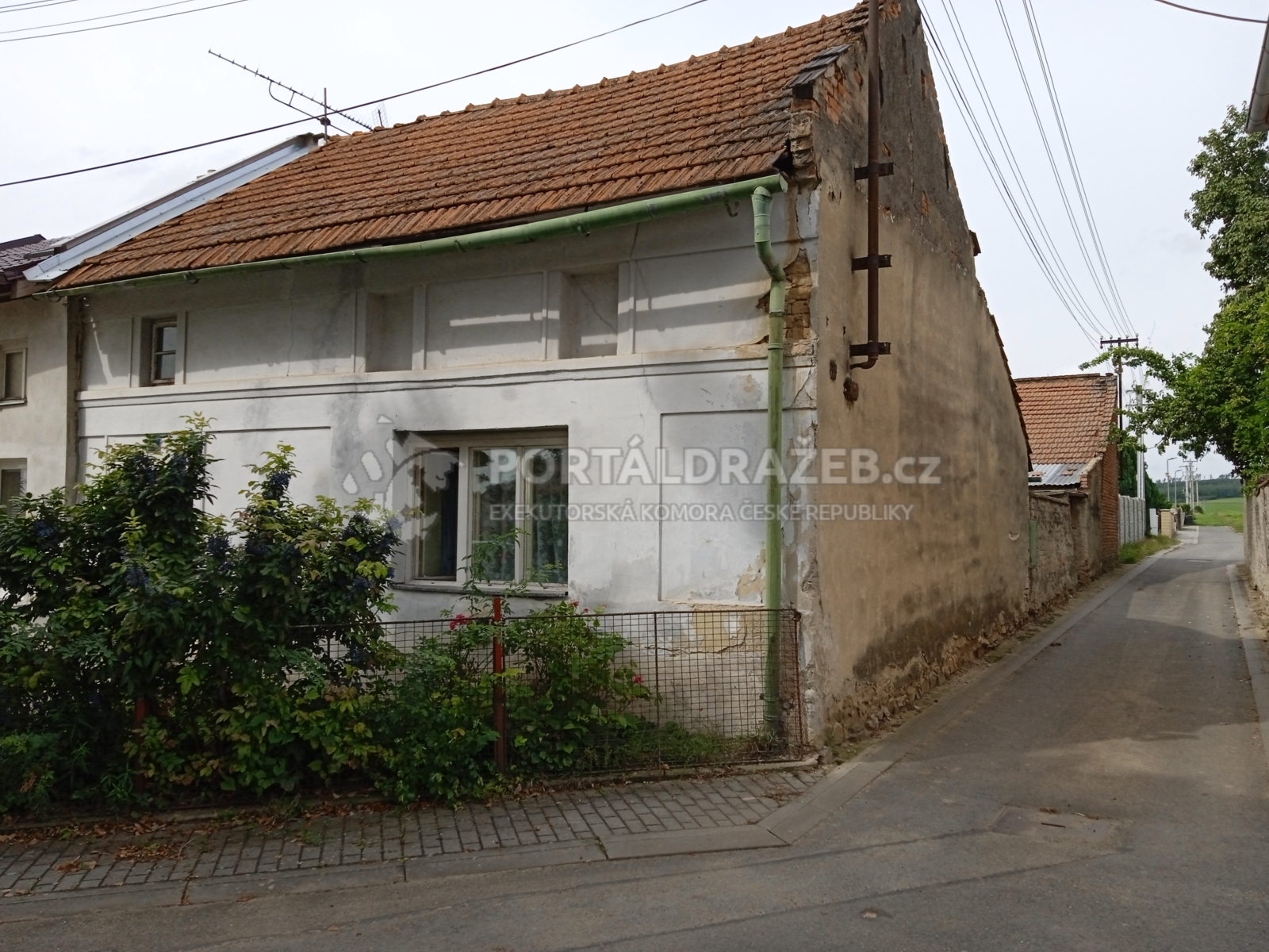 id. podíl 1/12 rodinného domu v k.ú. Čelechovice na Hané a id. 1/480 orné půdy v k.ú. Kostelec na Hané
