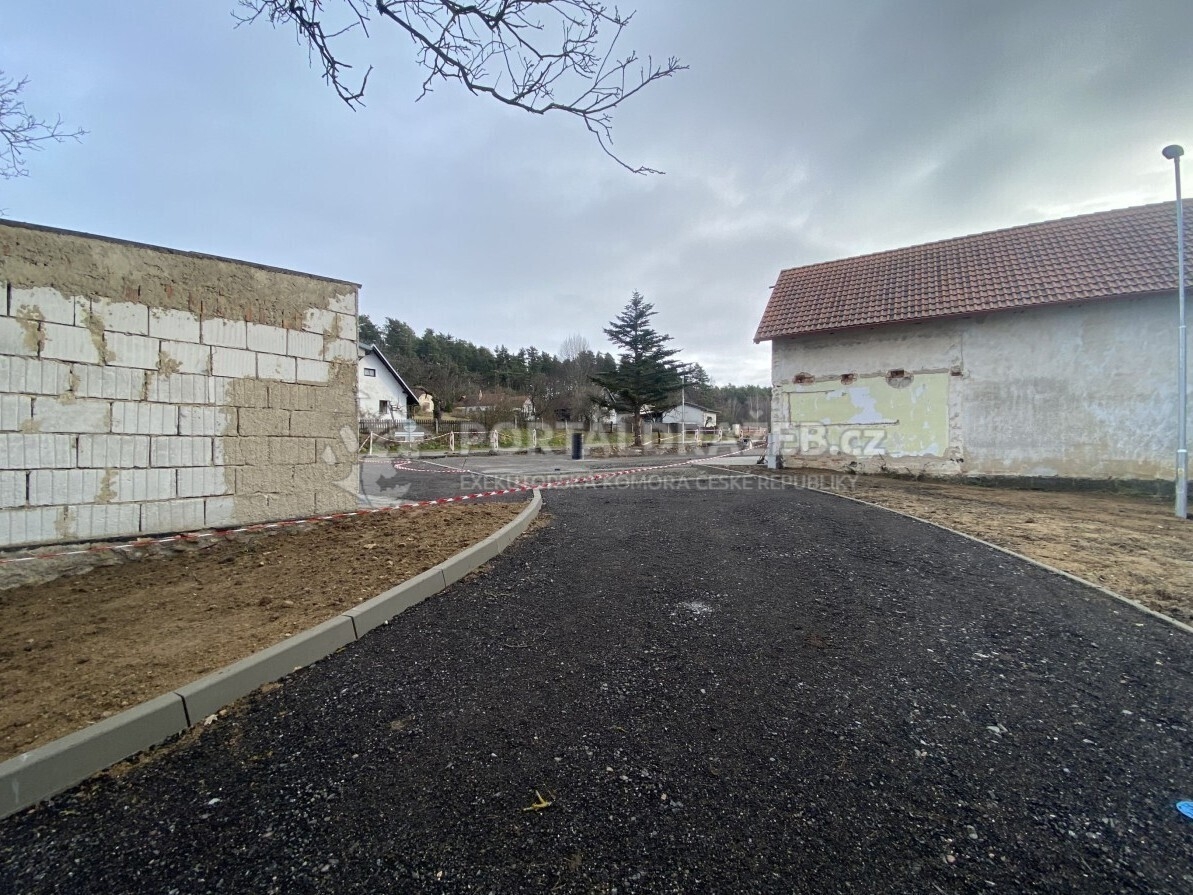 Pozemek o velikosti 1010m2, Dobrkovská Lhotka