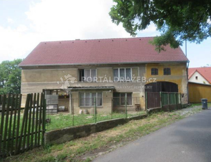 Rodinný dům o velikosti 1307m2, Liběšice, podíl 11/24