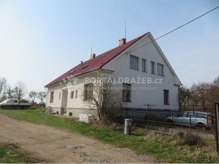 Rodinný dům a zahrada - Chvojenec