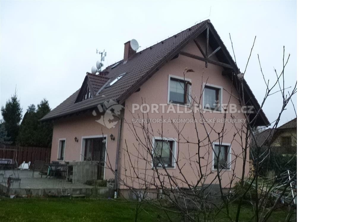 rodinný dům s pozemky, k.ú. Divišov u Benešova