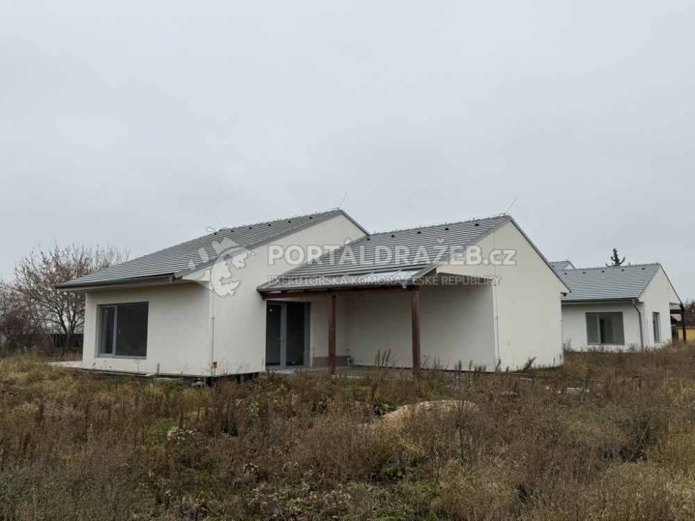 Pozemek par.č. 176/103 o výměře 1022 m2 v obci Kozomín včetně stavby nezapsané v katastru nemovitosti