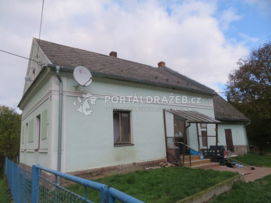 Rodinný dům s pozemky v k.ú. Hrozová, obec Rusín,