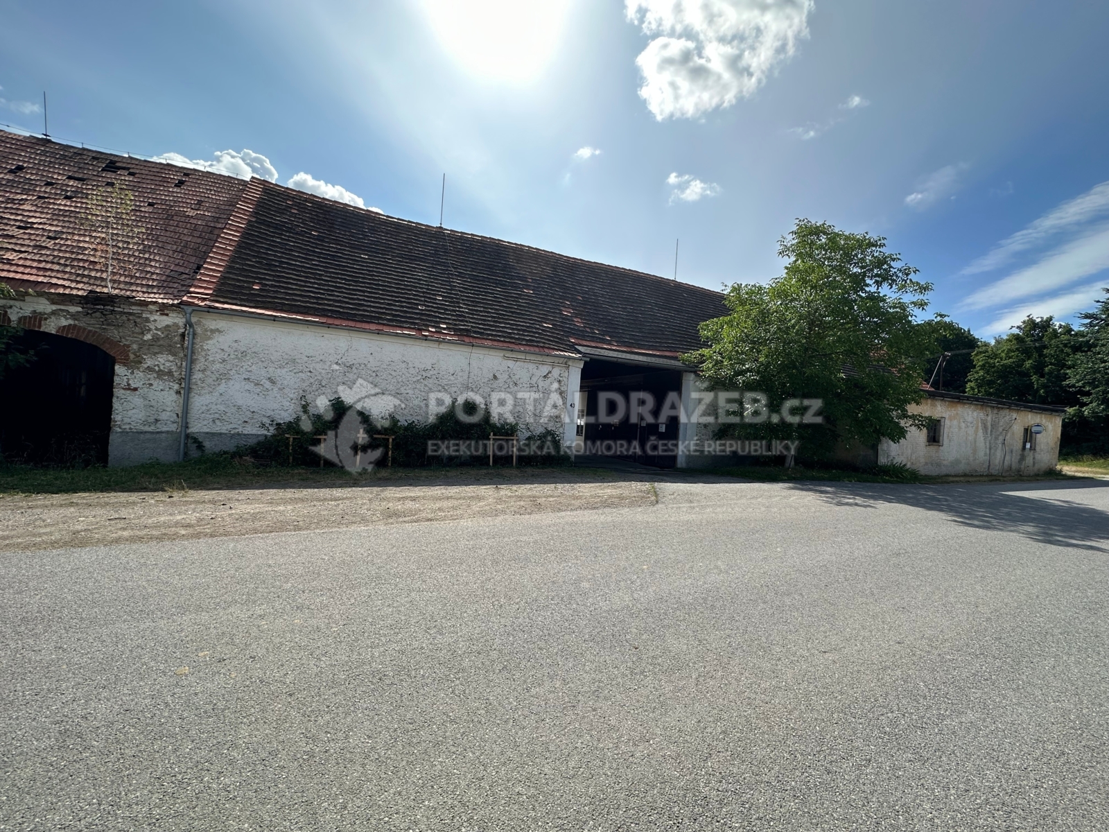 id. 1/10 pozemků  a id. 1/8 rodinného domu a