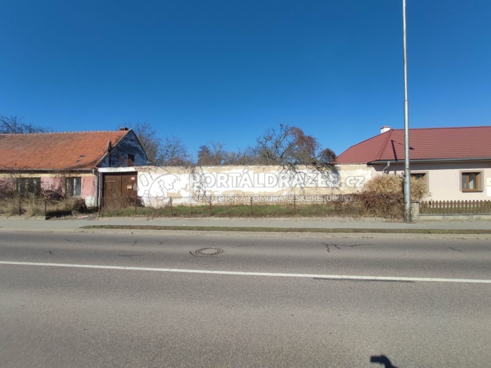 Podíl 1/12 rodinného domu a stavby bez č.p./č.e. s pozemky v obci Znojmo