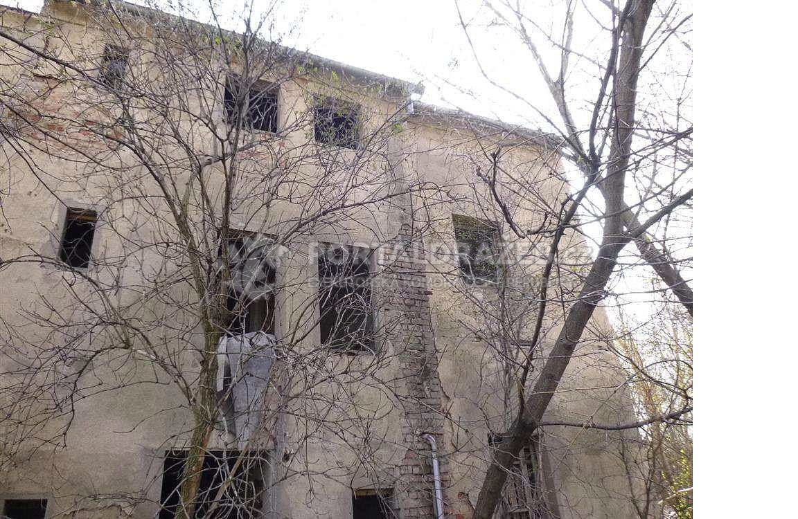 1/2 rodinného domu s pozemky, obec Ledvice, okres
