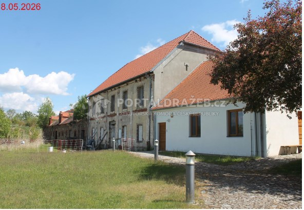 Dražba historického areálu tvrze Býšov s rozsáhlými pozemky v Kníně u Temelína