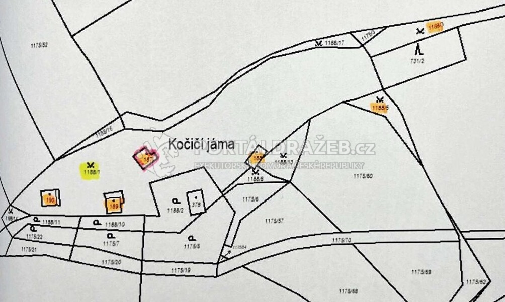 2148/01 dražba podílů nemovitých věcí v k.ú.