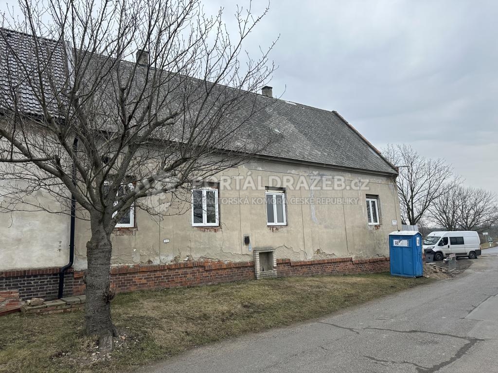 spoluvlastnický podíl k domu v obci Staňkovice na