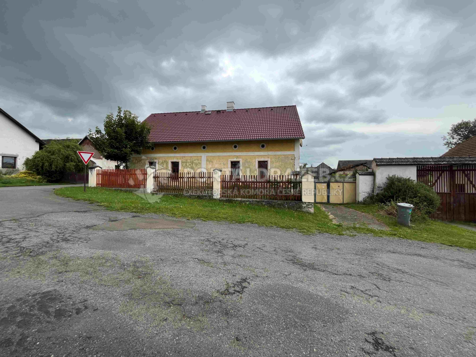 Rodinný dům s pozemky, Líchovy, okr. Příbram