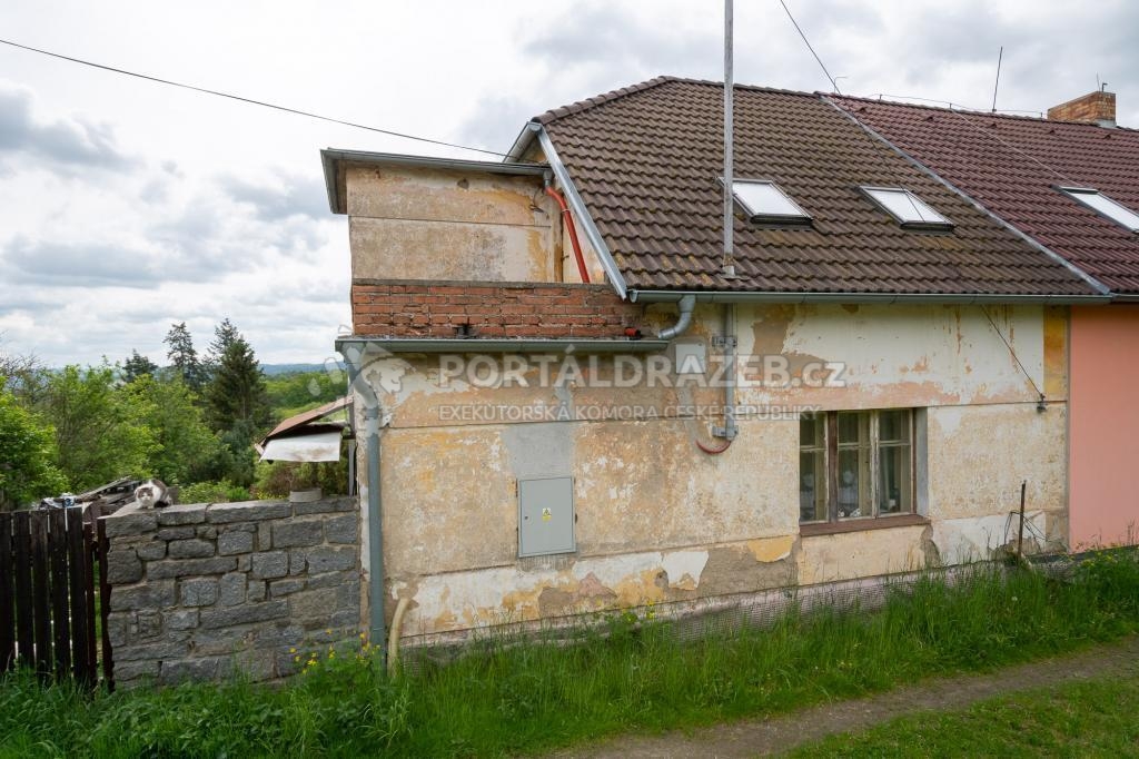 Dražba spoluvl. podílu domu, městys Vysoký Chlumec