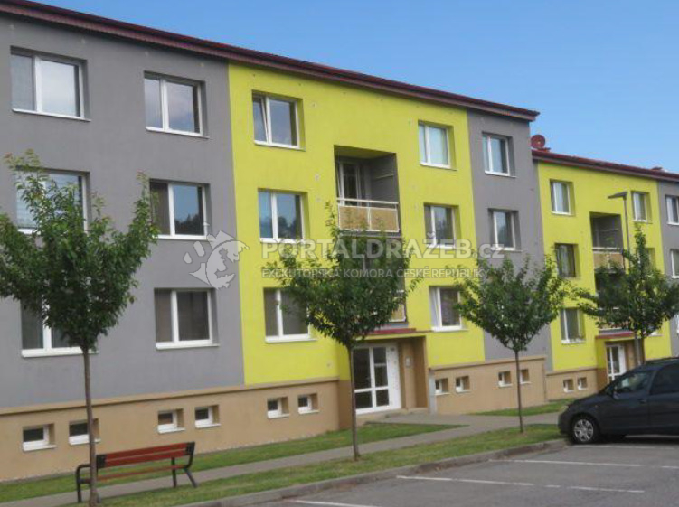 Podíl 1/2 bytu 2+1 (č.j. 104/4) vč. podílu na spol. částech domu i pozemku v obci Kostelec, okres Jihlava