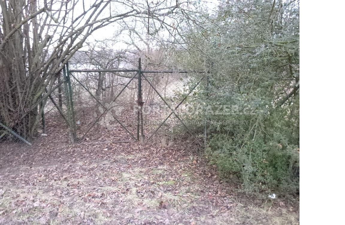 pozemky+chata nezapsaná v KN, k.ú.Šlapanice u Brna - podíl 1/2
