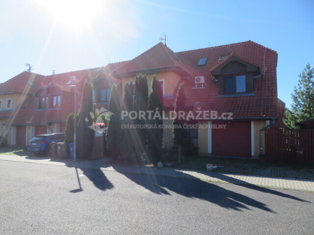 Byt a garáž, k.ú. Jesenice u Prahy