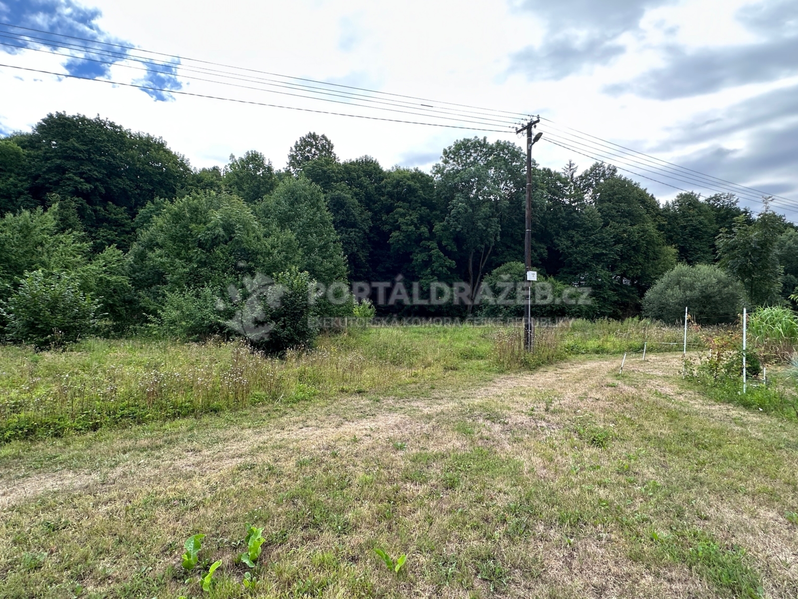 ideální podíl 11/14 pozemku - zastavěná plocha a