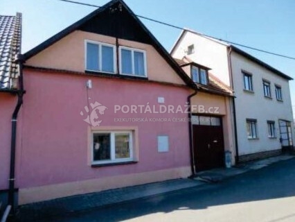 rodinný dům s pozemky v obci Jezernice, okres