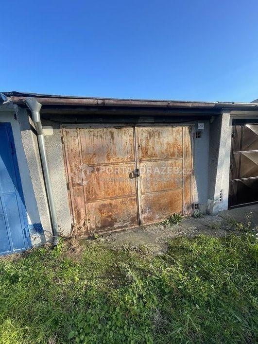 Dražba spoluvlastnického podílu id. 1/4 garáže v