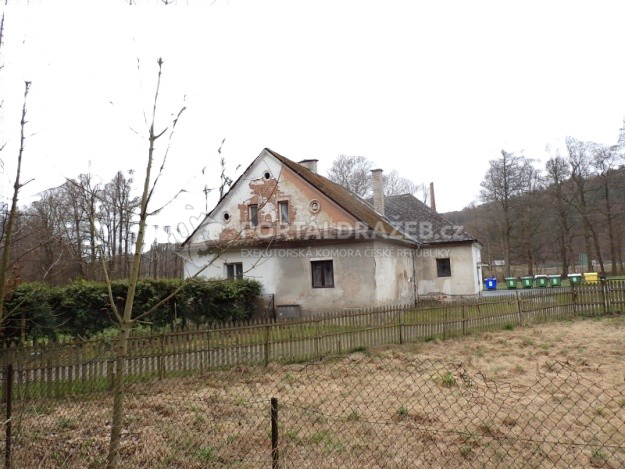 Dražba spoluvlastnického podílu id. 1/5 bytu s