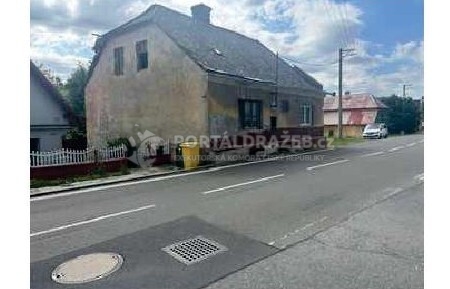 dražba rodinného domu s pozemkem a garáže s