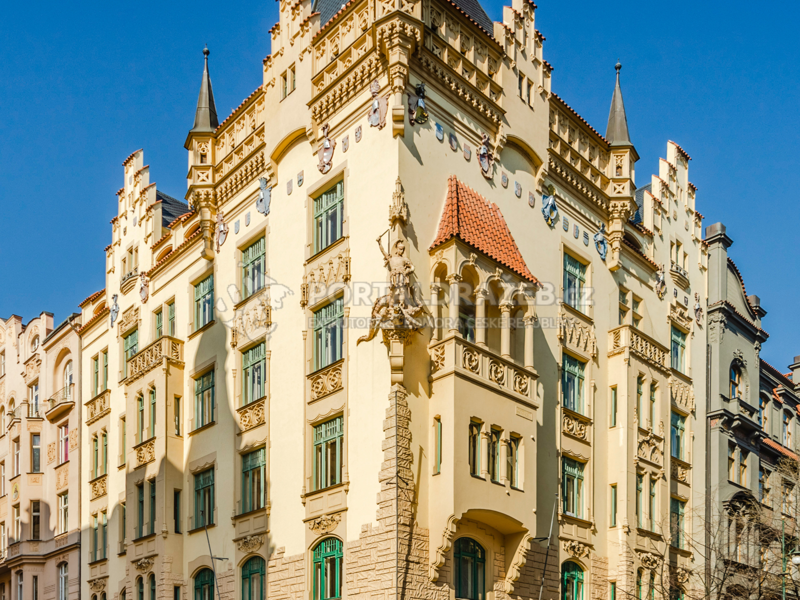Bytový dům Pařížská 15, Praha