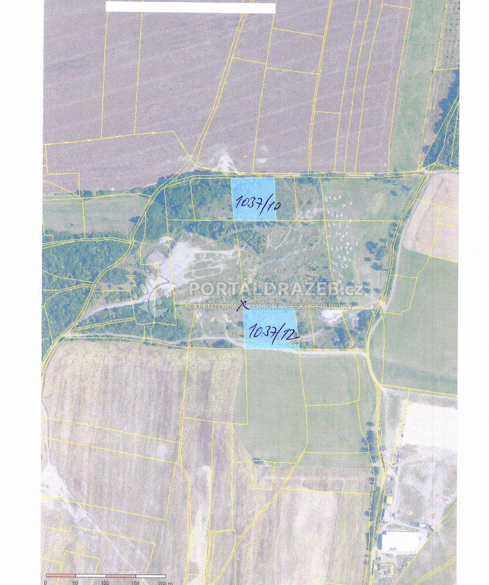 Spoluvlastnický podíl 9/12 na pozemcích 11 062 m² v obci Čisovice, okr. Praha-západ