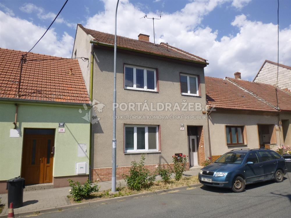 Dražba id. 1/2 pozemku p.č. 424 - zastavěná plocha a nádvoří, jehož součástí je stavba Chrlice č.p.339  rod. dům, a pozemku p.č. 425 - zahrada