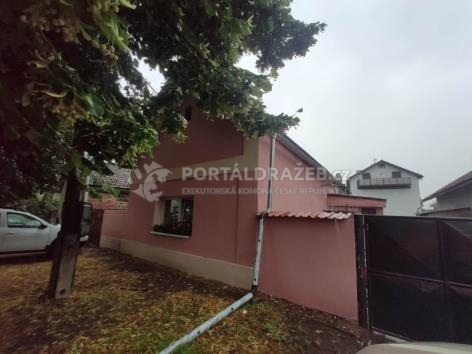 Podíl o velikosti id. 7/80 na rodinném domě a pozemku v obci Kovanice