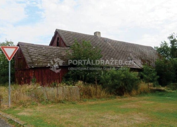 podíl 1/2 rodinného domu s pozemky v obci Lesná, okres Tachov