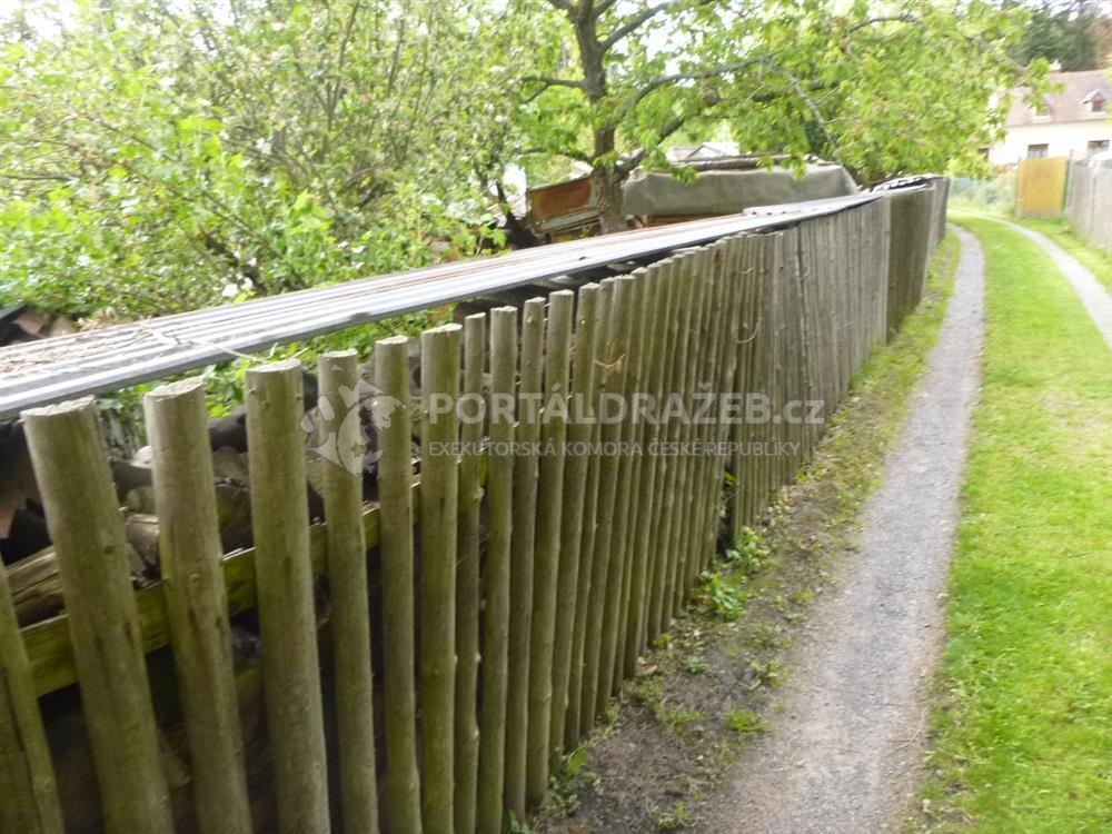 Pozemek a podíl na pozemcích v k.ú. Konstantinovy Lázně, okr. Tachov
