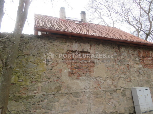 Dražba spoluvlastnického podílu ve výši id. 1/6 pozemek 514 m², Blatná