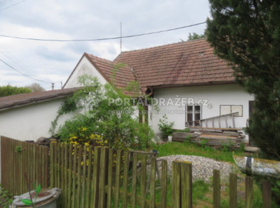 Rodinný dům s obytným podkrovím, obec Hlohovičky, okres Rokycany