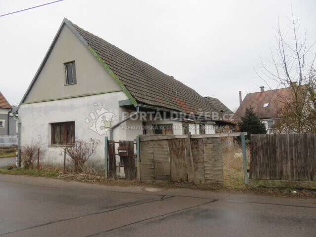 Rodinný dům o velikosti 437m2, Uhersko, podíl 1/3, opakovaná dražba