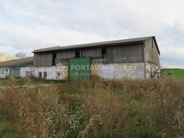 zemědělská stavba s pozemky v obci Laškov, Prostějov