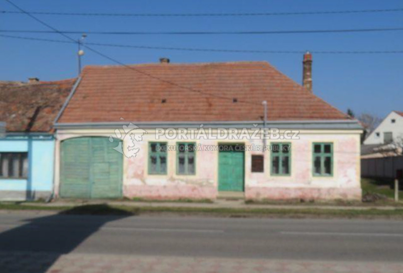 Ideální spoluvlastnický podíl 1/9 rodinného domu a pozemků v obci Březí, Břeclav