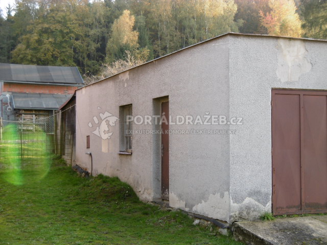 spoluvlastnický podíl 1/4 - garáž a pozemky v