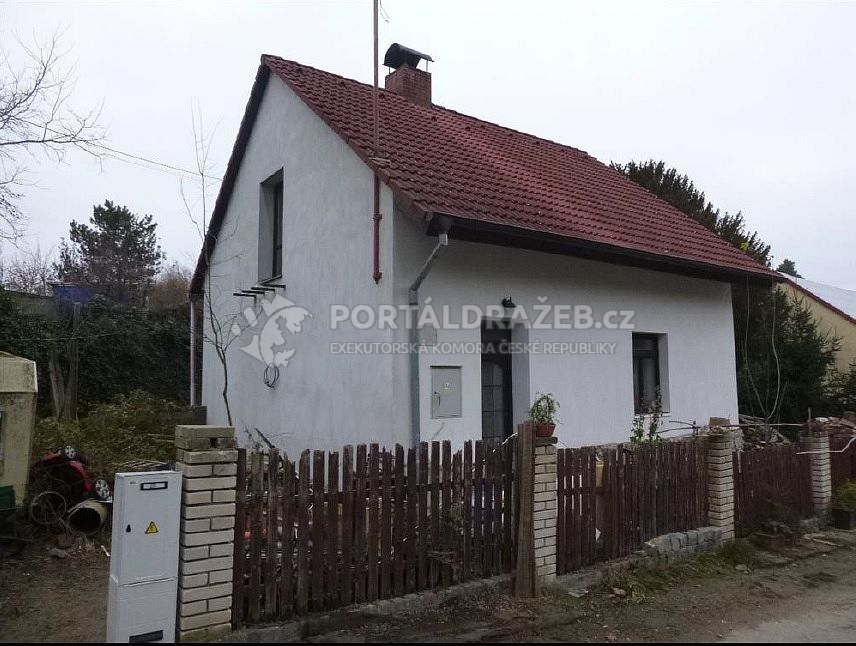 Rodinný dům s pozemkem, obec Choltice, okres